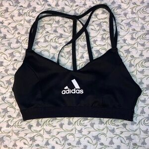 Adidas black bra. Doesn’t say size. I would say around 10/12